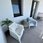 Premium Hils Brauner Apartman Bukarest