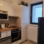 Premium Hils Brauner בוקרשט